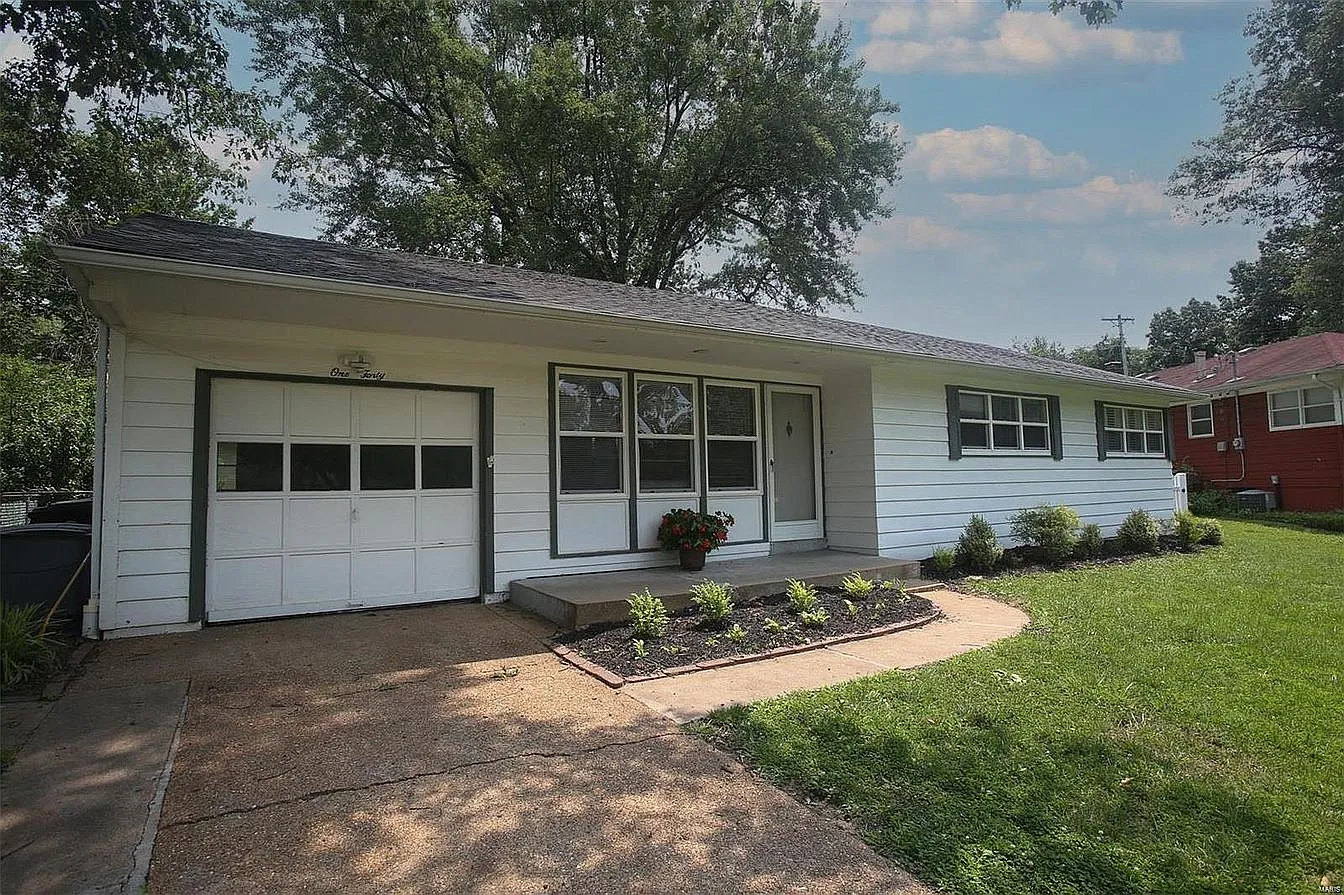 3 bed, 1050 sqft, $1,700 — Photo 1