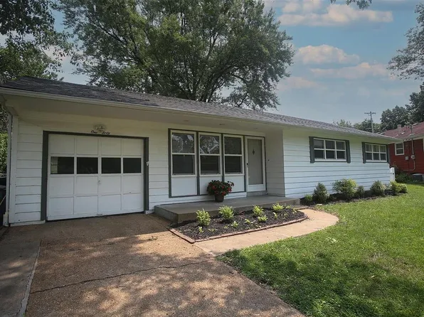 140 Embassy Ln, Saint Louis, MO 63122