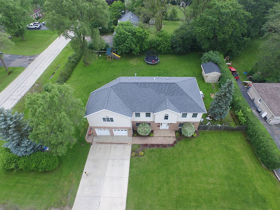 1st image of 130 Hawthorne Ln