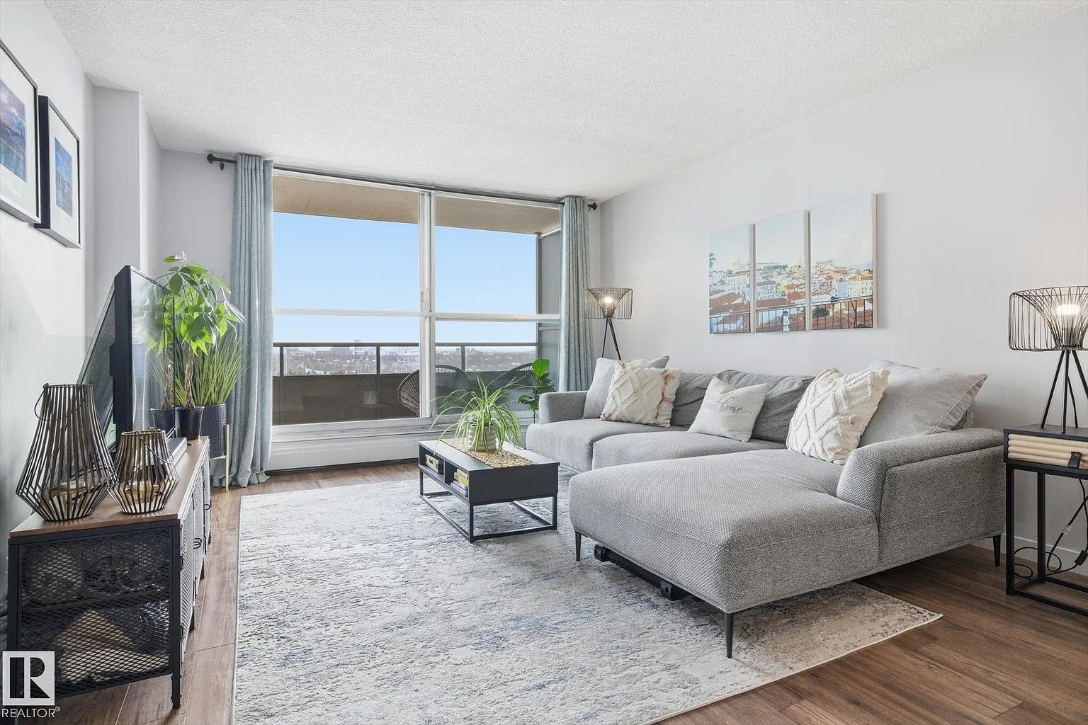 13910 Stony Plain Rd NW #1513 photo 1