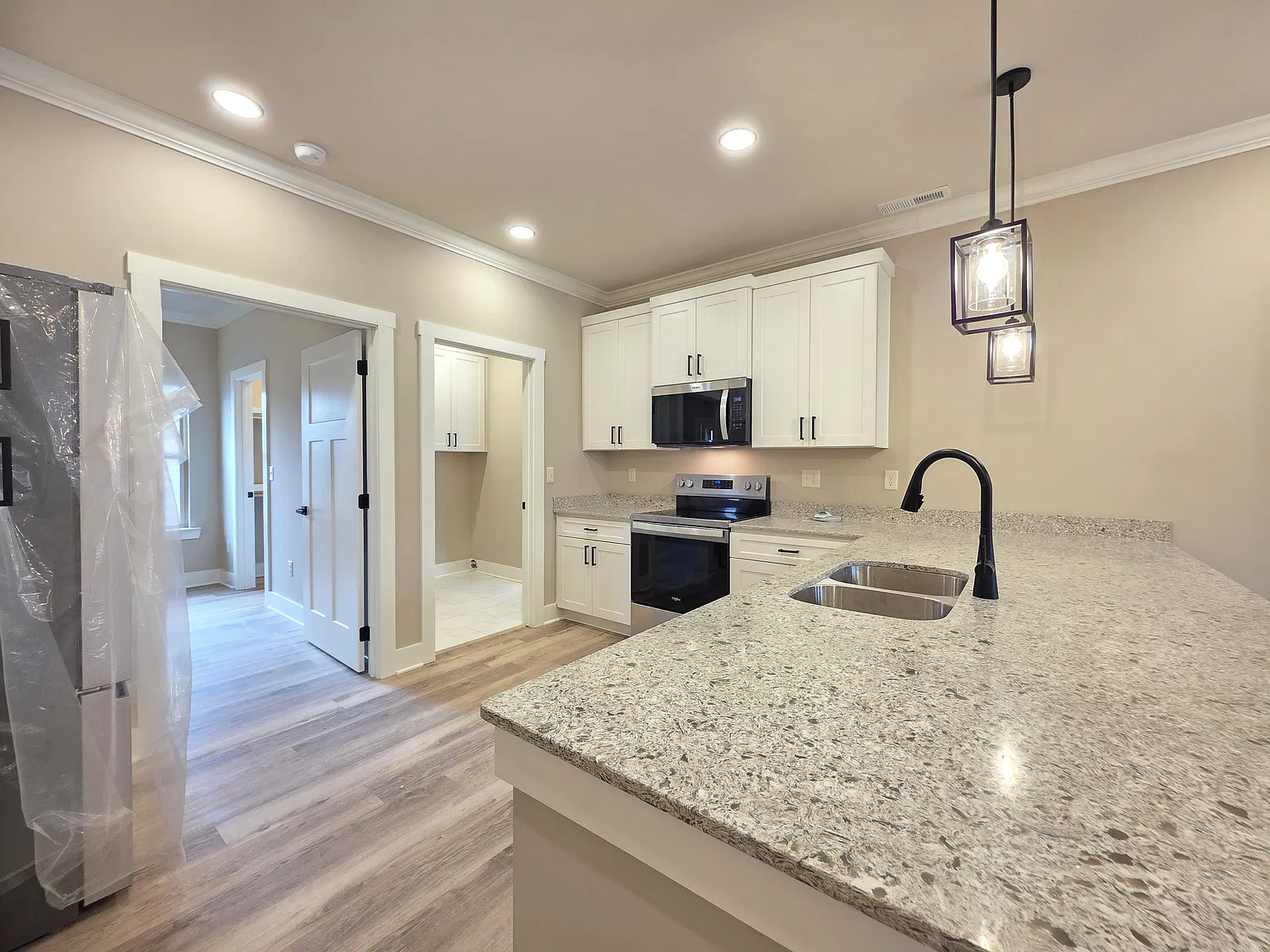 3 bed, 973 sqft, $1,850 — Photo 4
