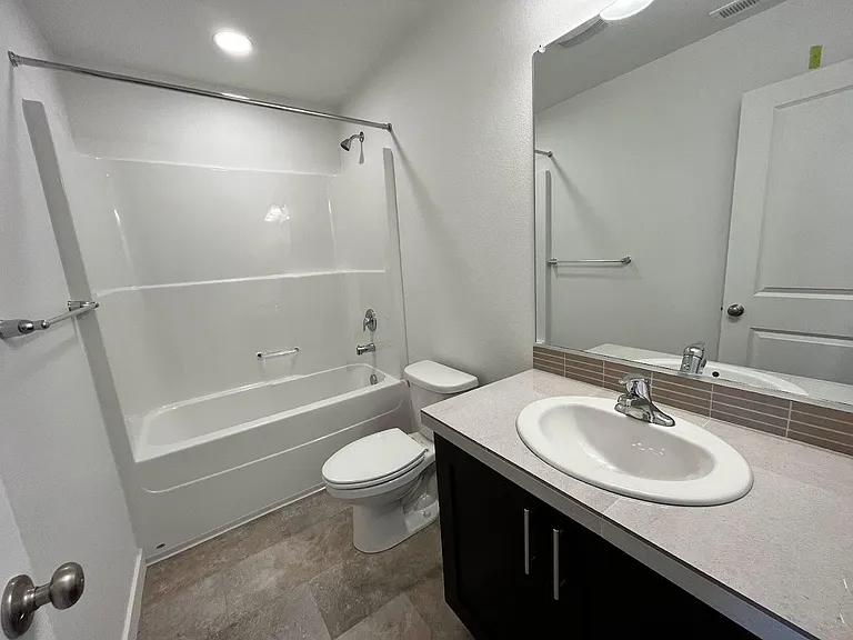 2821 S Magnolia Dr — Photo 3