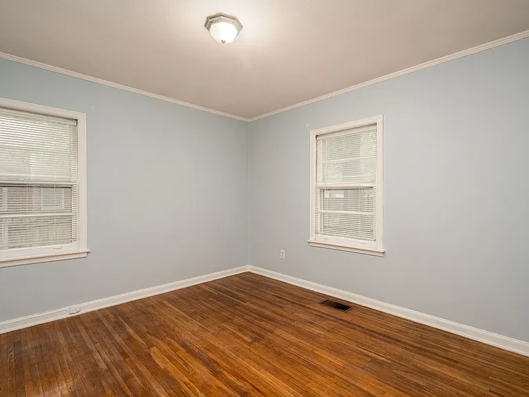 4586 Amboy Rd — Photo 15