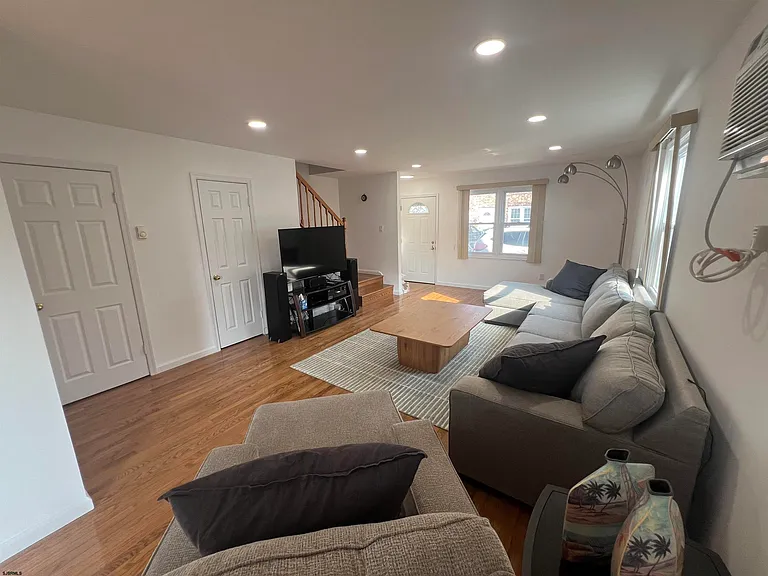9709 Monmouth Ave #C2 — Photo 5