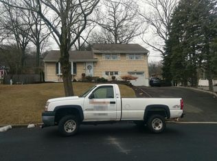 36 Pine Dr, Cedar Grove, NJ 07009