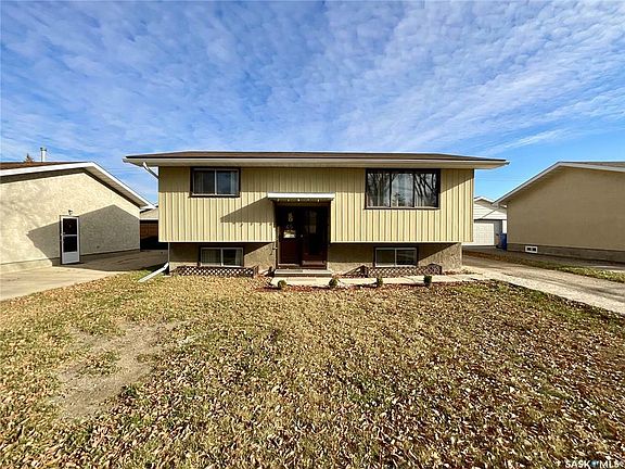 3rd image of 66 Hatton Cres
