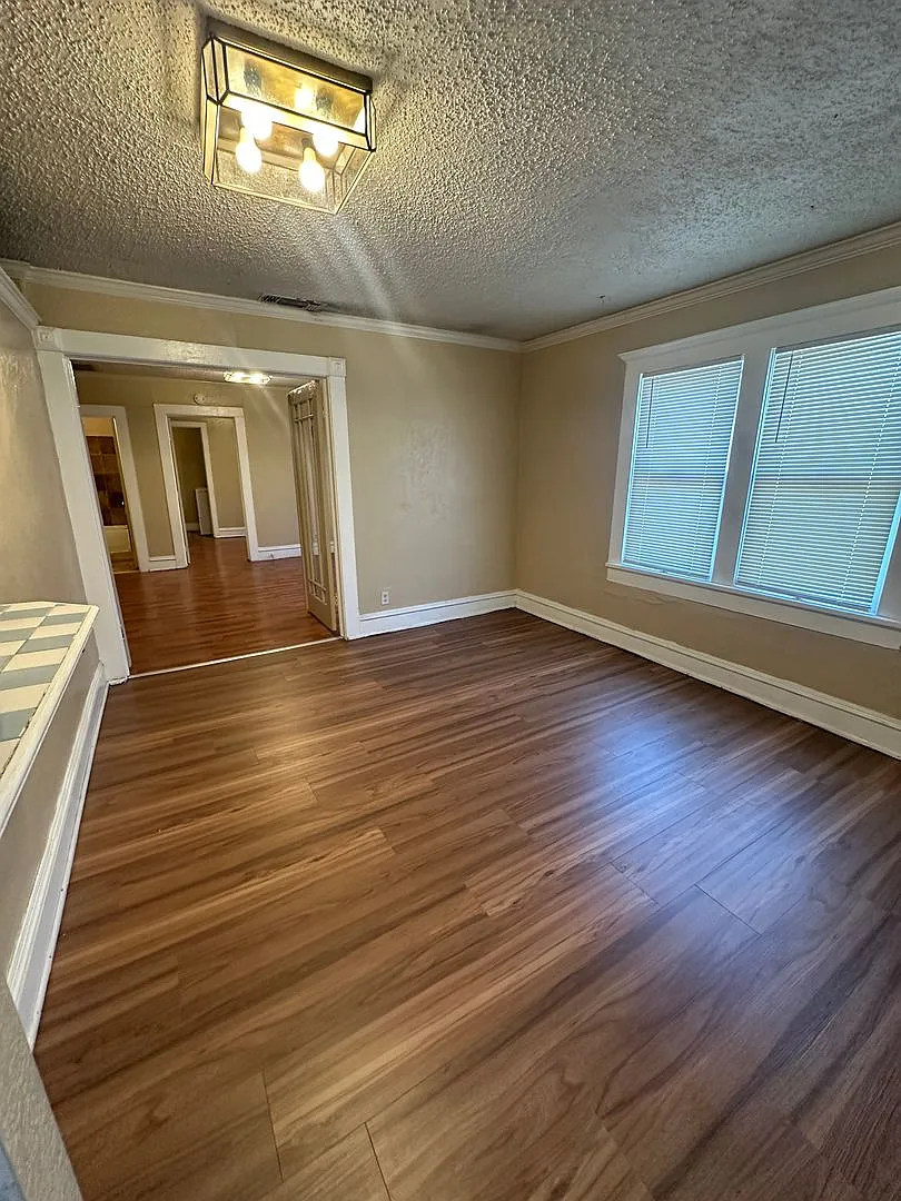3602 S Polk- Triplex — Photo 3