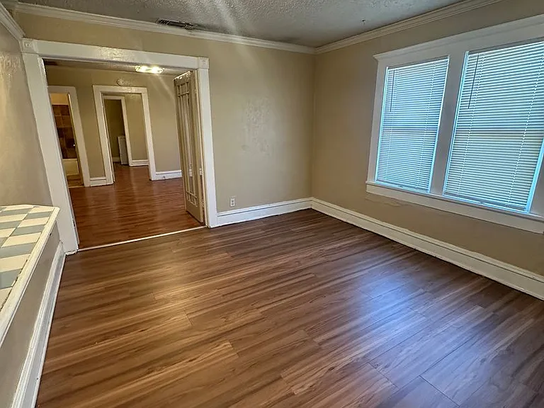 3602 S Polk- Triplex — Photo 3