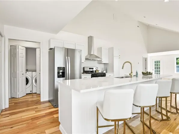 526 Shore Acres Ave, North Kingstown, RI 02852