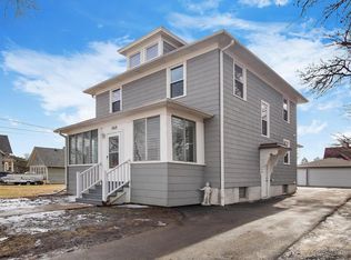 565 Fremont St, Elgin, IL 60120