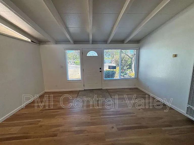 944 Bridgewood Way — Photo 6
