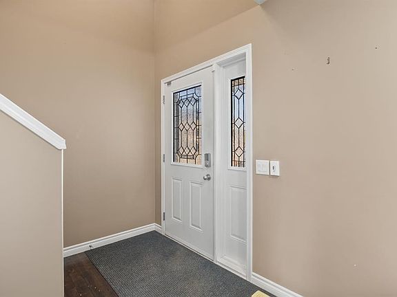 2nd image of 19 W Oldring Cres