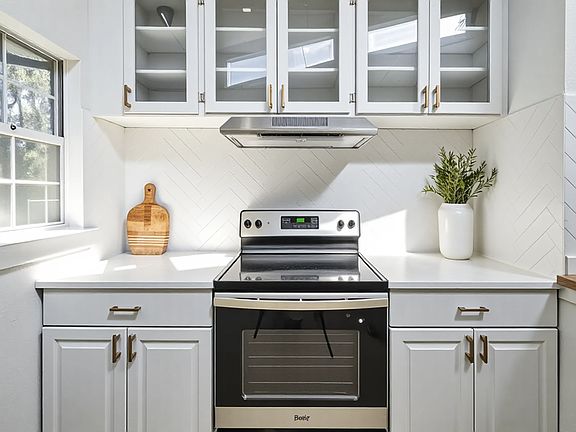 4th image of 2435 Anzio Dr