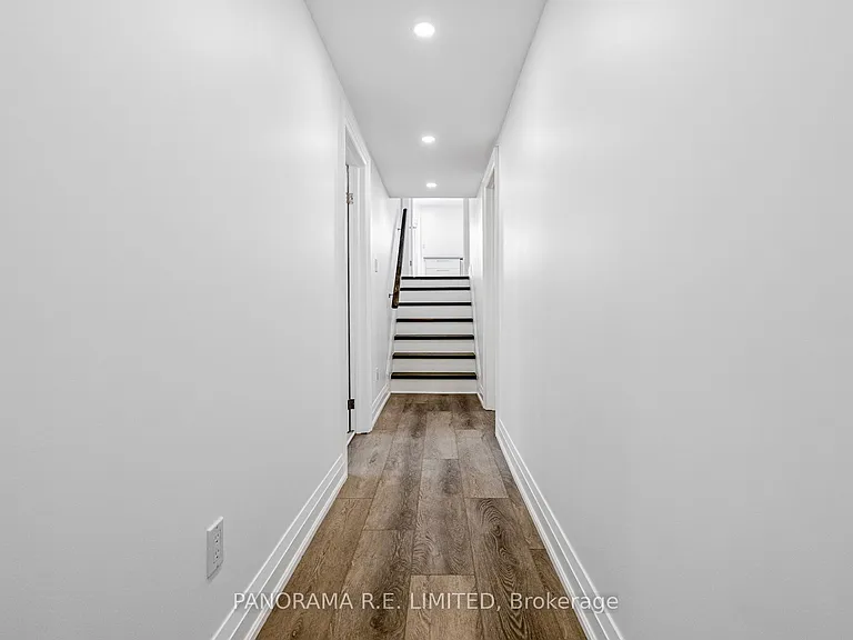 674 Netherton Cres #LOWER — Photo 9