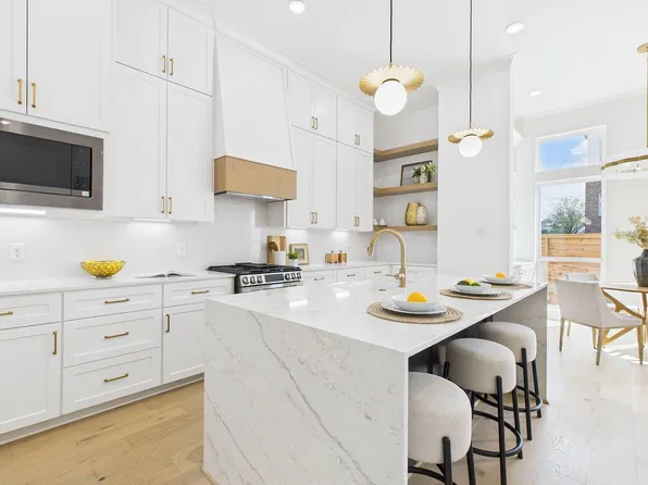 602 Jewett St #B, Houston, TX 77009