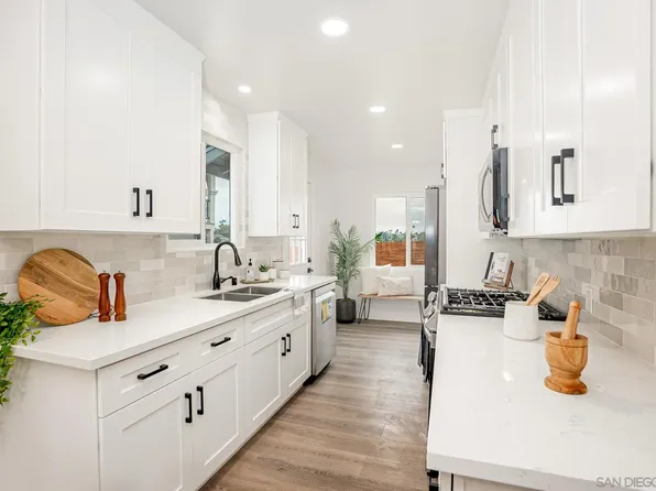 1238 Laguna St, Oceanside, CA 92054