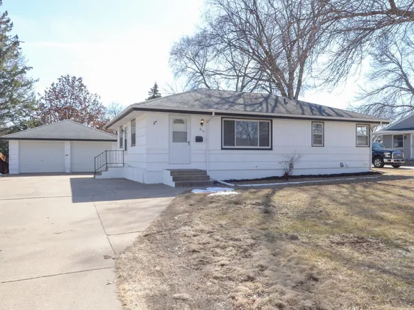 810 Pandora Dr NE, Fridley, MN 55432