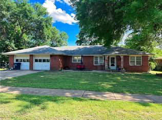 805 W Oak St, Independence, KS 67301