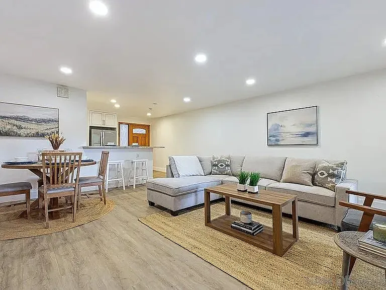 8860 Villa La Jolla Dr #217