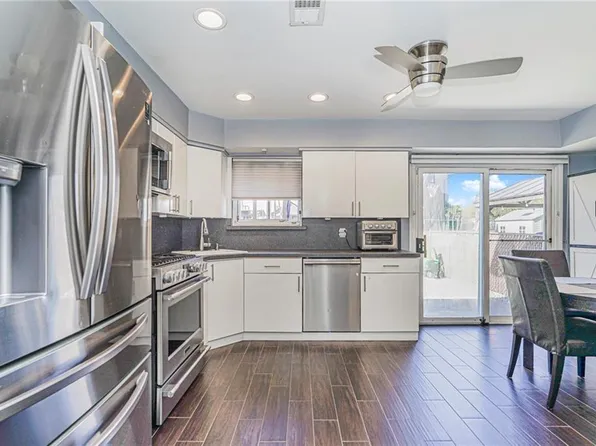 69 Rolling Hill Green image 8 of 30