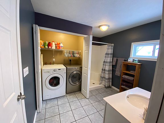 Another bathroom 1 view 