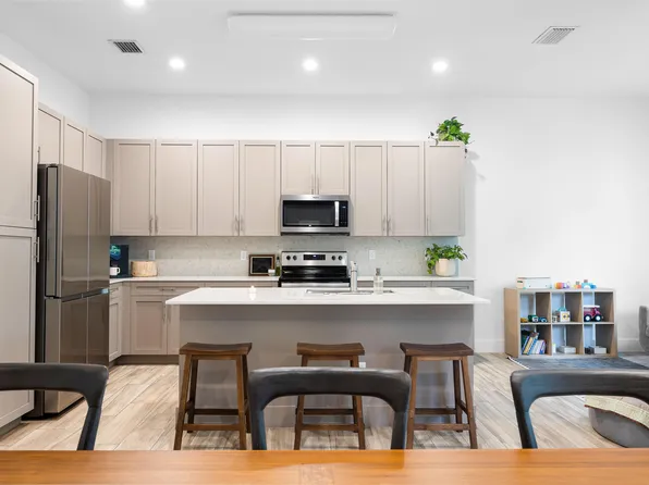 1550 Pioneer Way, Royal Palm Beach, FL 33411