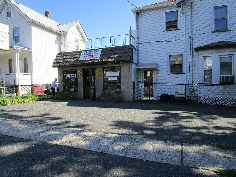 2nd image of 299 Hickory St