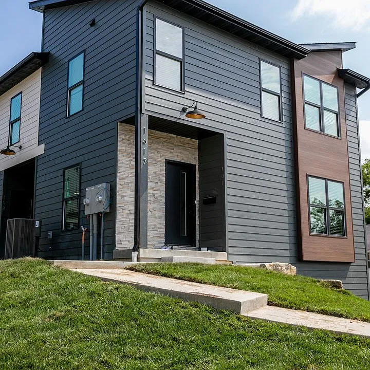 1611 University Ave