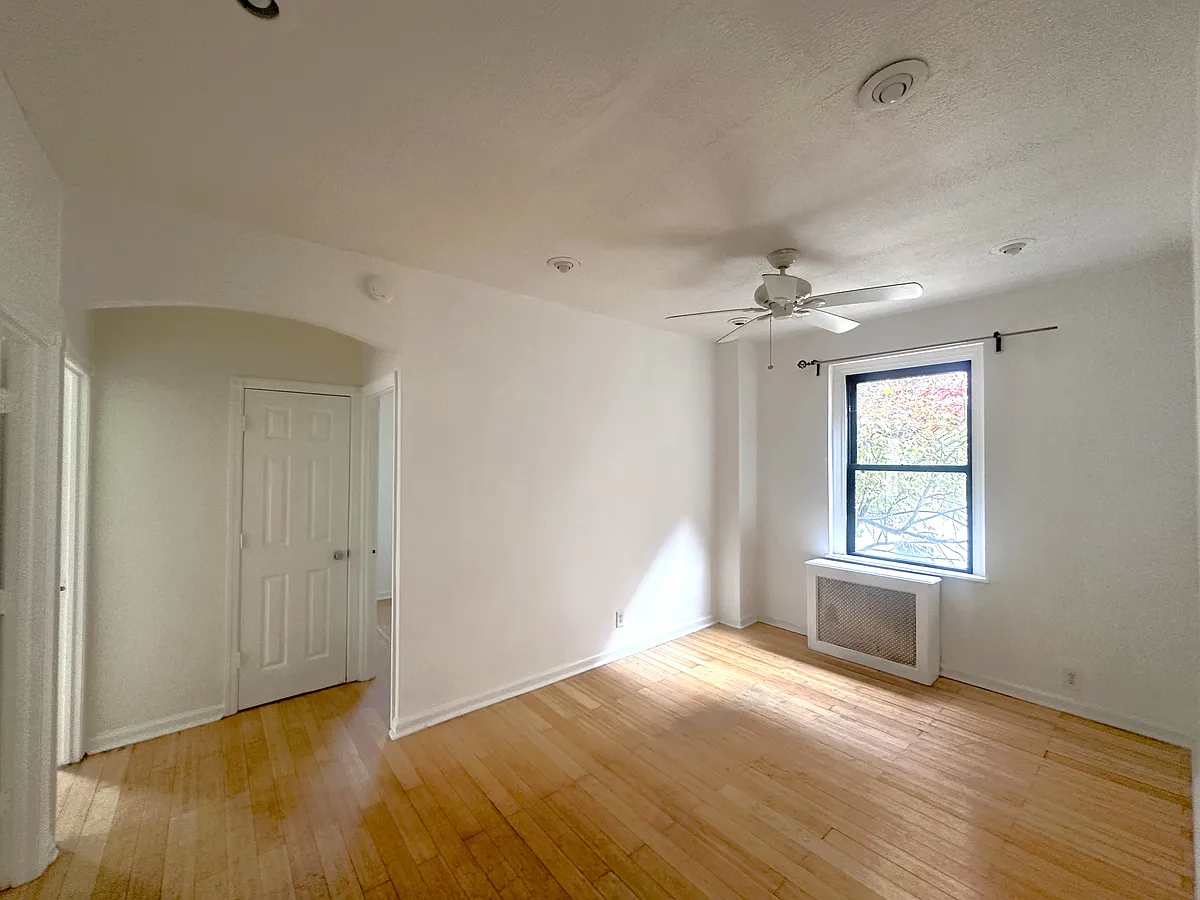 Building Photo - 21-38 35th St #2A