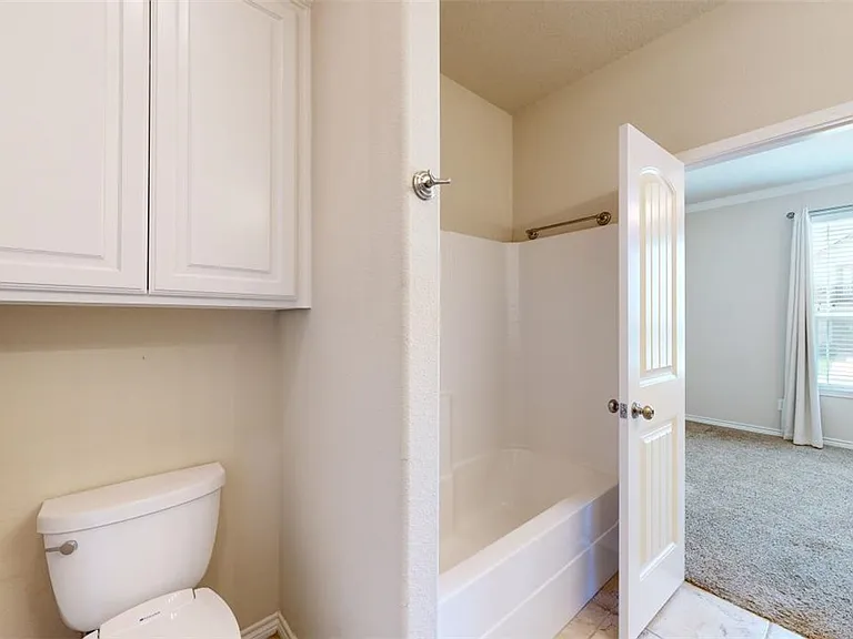 3805 Silverthorne Ln — Photo 25
