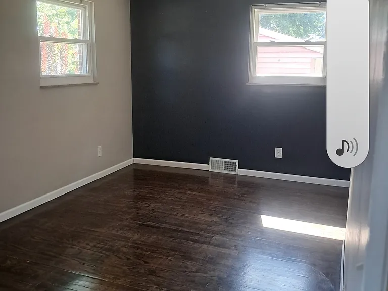 618 & 620 Lansing Rd — Photo 8