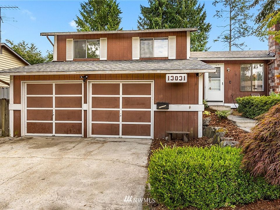 Classic Tri level in popular Kensington High..... Has a Brand new roof August 2021 with transferable warranty!!!
