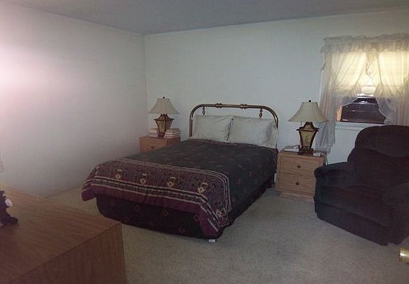 5th image of 210 Plitt Ave