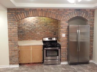8913 S Muskegon Ave FL 1ST, Chicago, IL 60617