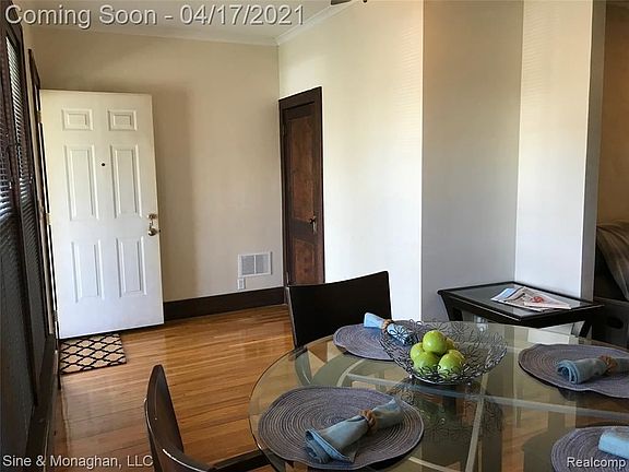 3rd image of 1371 Wayburn St