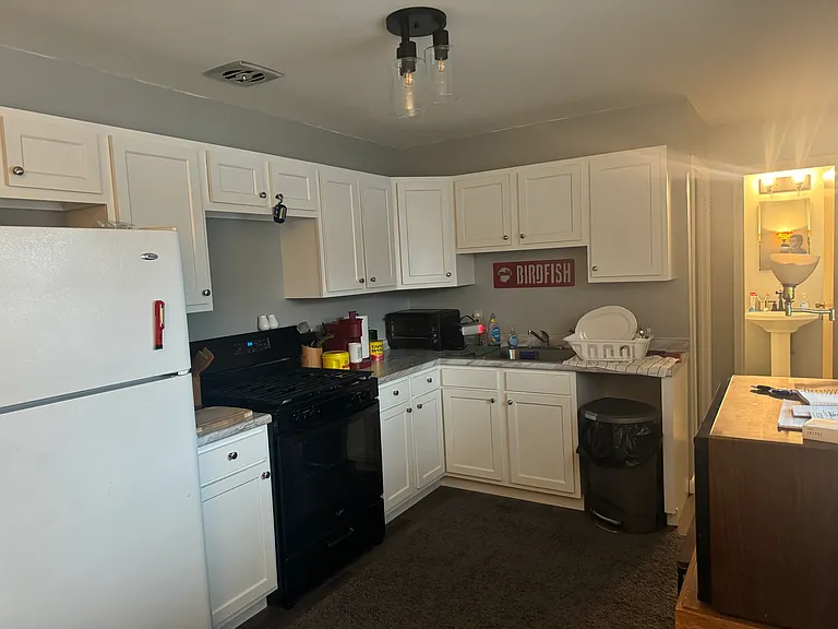 1327 Jefferson Ave — Photo 4