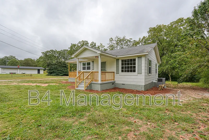 3 bed, 1.5 bath, $1,500 — Photo 3