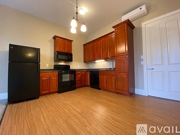 4th image of 1312 Wisconsin Ave #203