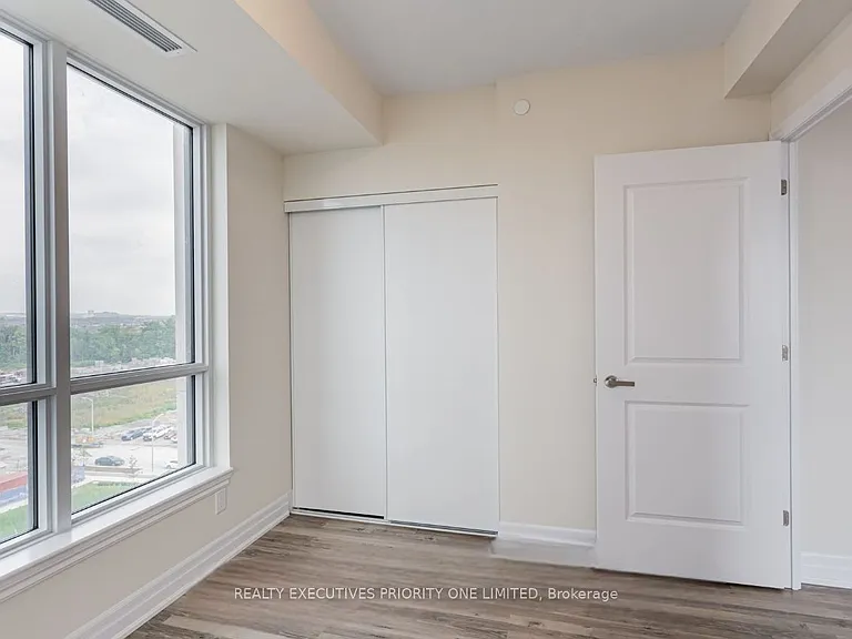 9075 Jane St #809 — Photo 10