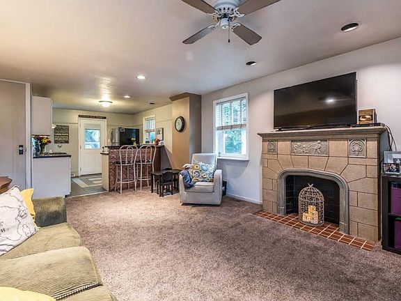 4th image of 3910 Trevor Ave