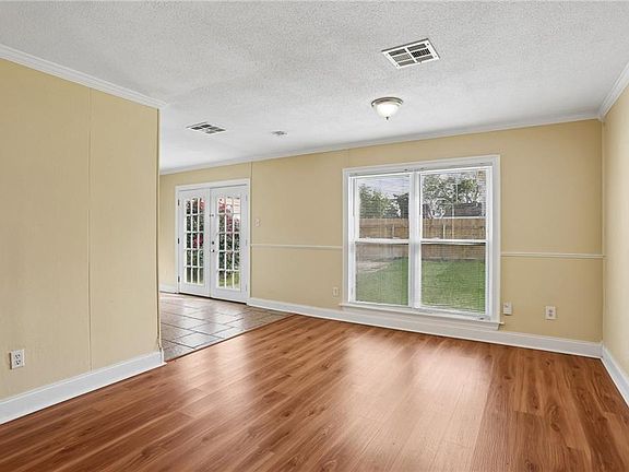 3rd image of 164 Carmen Dr