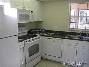 4th image of 2720 39th Ave NE