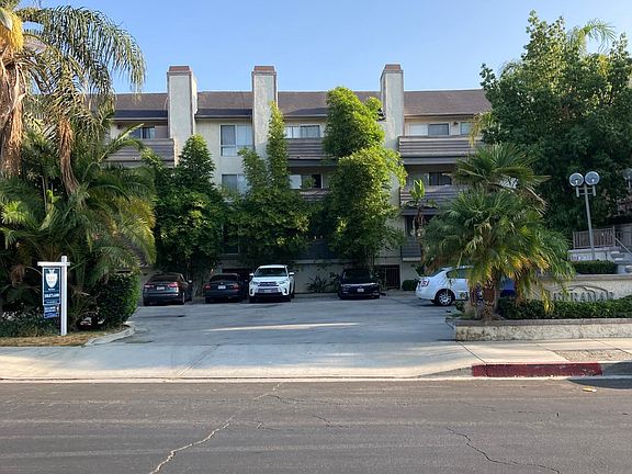 The guest parking lot in front of the building