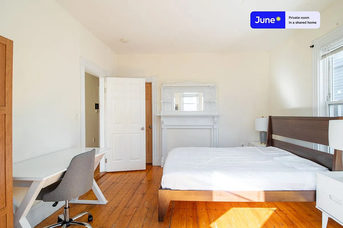 Queen bedroom in 5 bed/1 bath home in Mission Hill #1068 A — Photo 4