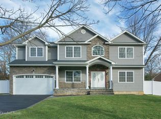 43 Ivy Dr, Jericho, NY