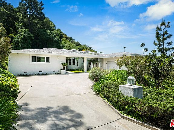 2nd image of 1965 Loma Vista Dr