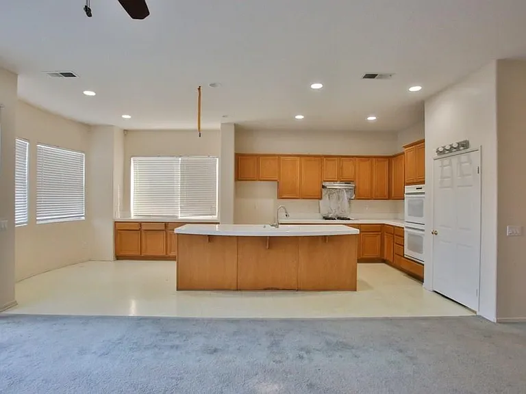 2845 Sawgrass Dr — Photo 14