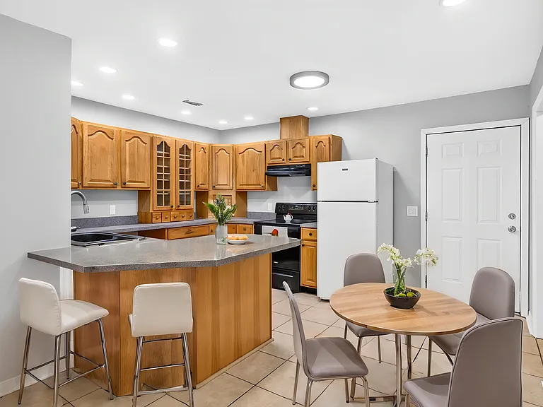 12435 Clear Lake Dr — Photo 5