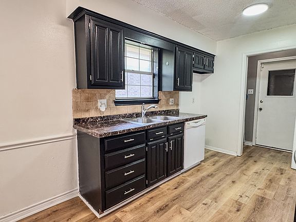 5th image of 3016 Eastland Ave