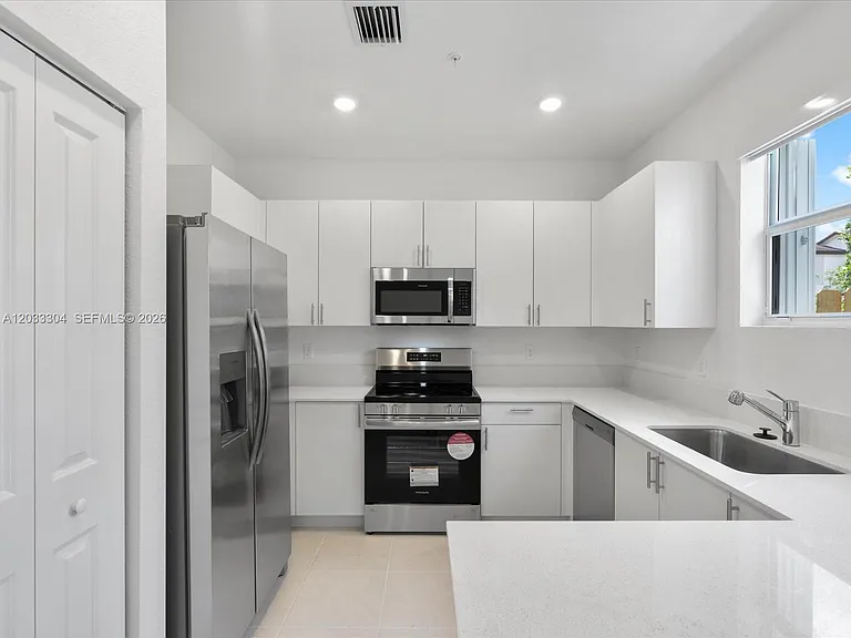 106 SW 184th Pl #106 — Photo 5